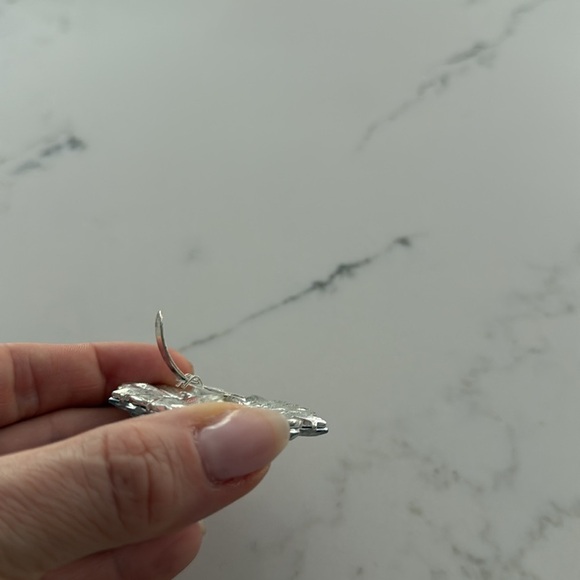 Elegant Silver Crystal Shoe Clips - Picture 3 of 3
